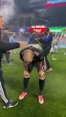 Gonzalo Higuain göz yaşlarıyla futbolu bıraktı