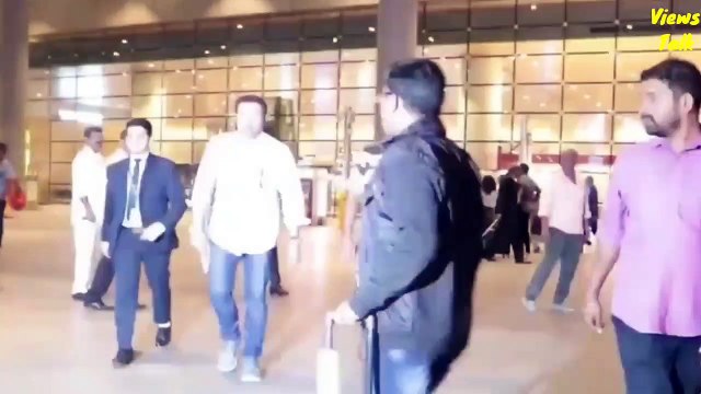 Sunil Shetty, Sunny Deol, Preity Zinta और Hema Malini एक साथ Restaurant में खाना खाते दिखे