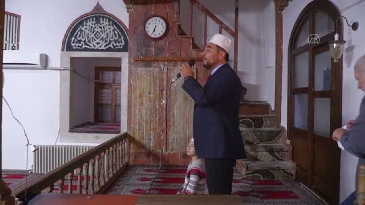 AFYONKARAHİSAR - Kara kalem ustası müezzin kayyım 25 yıldır hayallerini resmediyor