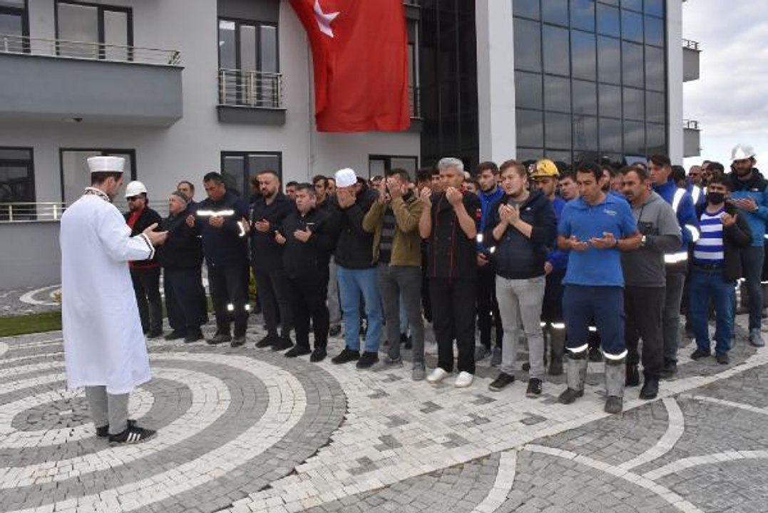 Son Dakika | Tekirdağ'da madenciler, Amasra'daki meslektaşları için gıyabi cenaze namazı kıldı