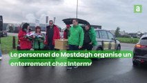 Le personnel de Mestdagh organise un enterrement devant la base Intermarché de Villers-le-Bouillet