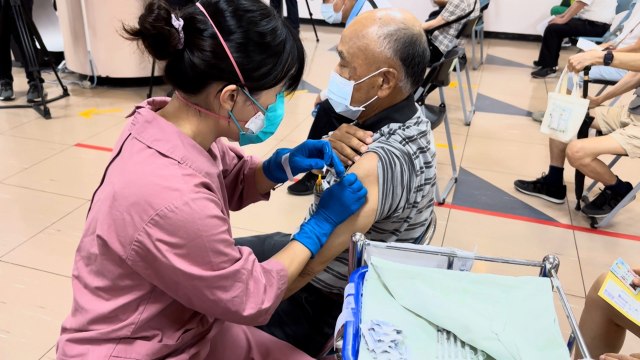 Taiwan Rolls Out 2nd Generation COVID Vaccines - TaiwanPlus News