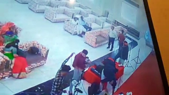 दूल्हे के पिता का रुपए से भरा बैग ले गया चोर