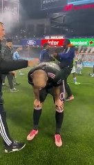 El desconsolado llanto del "Pipita" Higuaín, tras jugar su último partido como futbolista