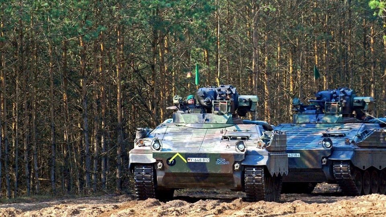 Deutsche schützenpanzer vom typ marder erreichen griechenland!