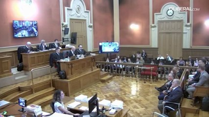 No banco dos réus, Neymar afirma que assinava o que o pai pedia