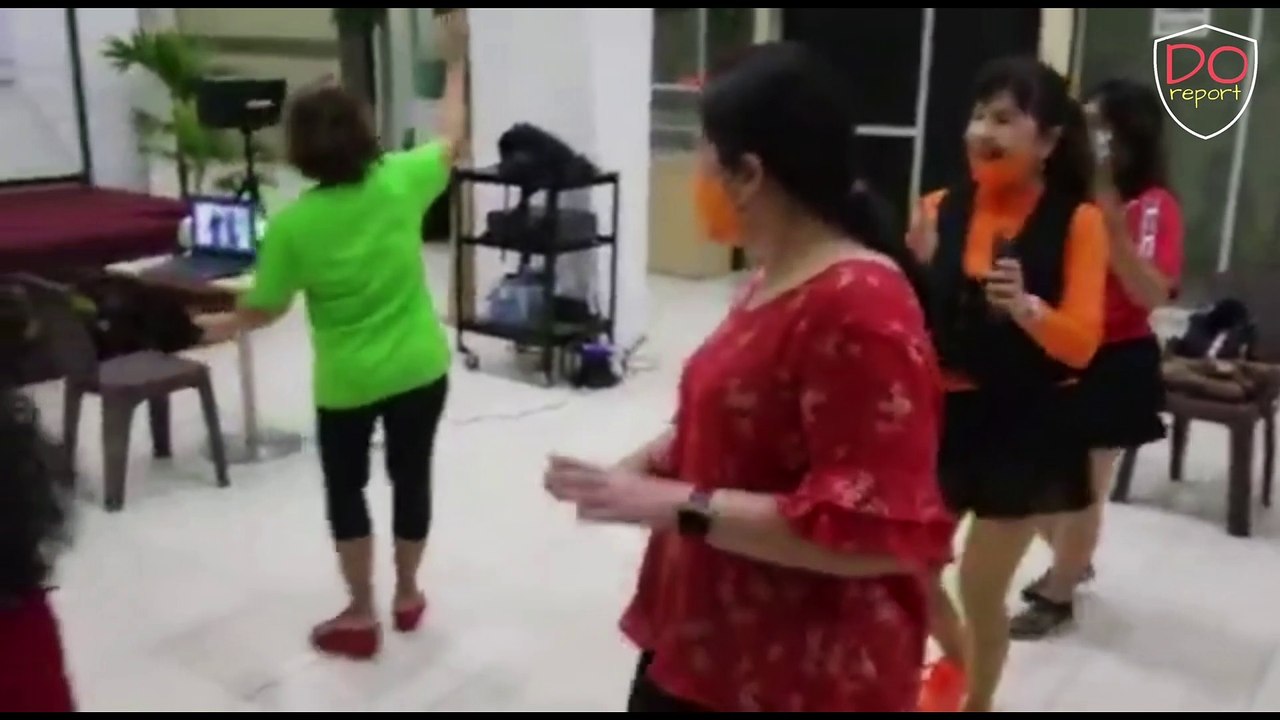 Goyang ke Kanan Goyang ke Kiri ...  Sama saja kalo dah Umur. Yang penting happy.