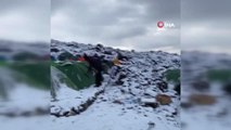 Ağrı gündem haberi: Ağrı Dağı zirvesine çıkmak isteyen kadın dağcılara fırtına engel oldu