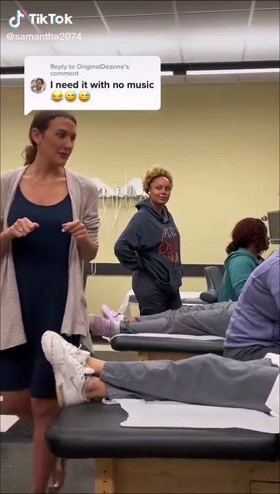 Une élève infirmière découvre qu'elle est enceinte en apprenant à faire une échographie