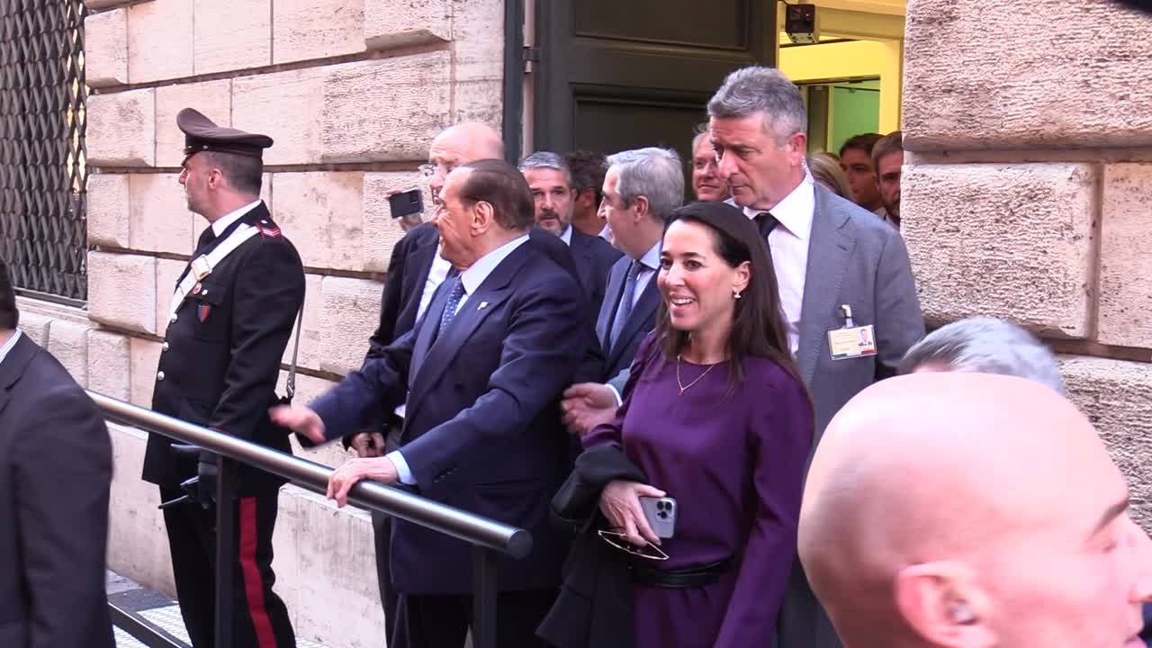 Governo, Berlusconi: "Il foglietto su Meloni? Non era un mio giudizio personale"