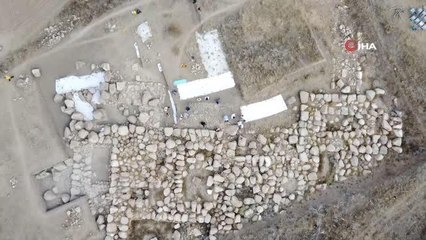 Hititlere ait saray ve tapınak kalıntıları gün yüzüne çıkarılıyor