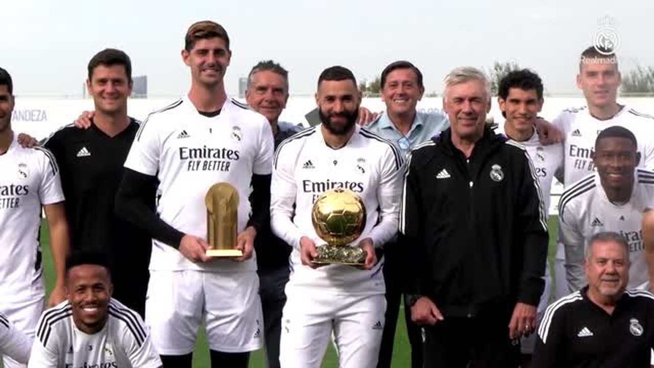 Benzema und Courtois zeigen ihre Trophäen