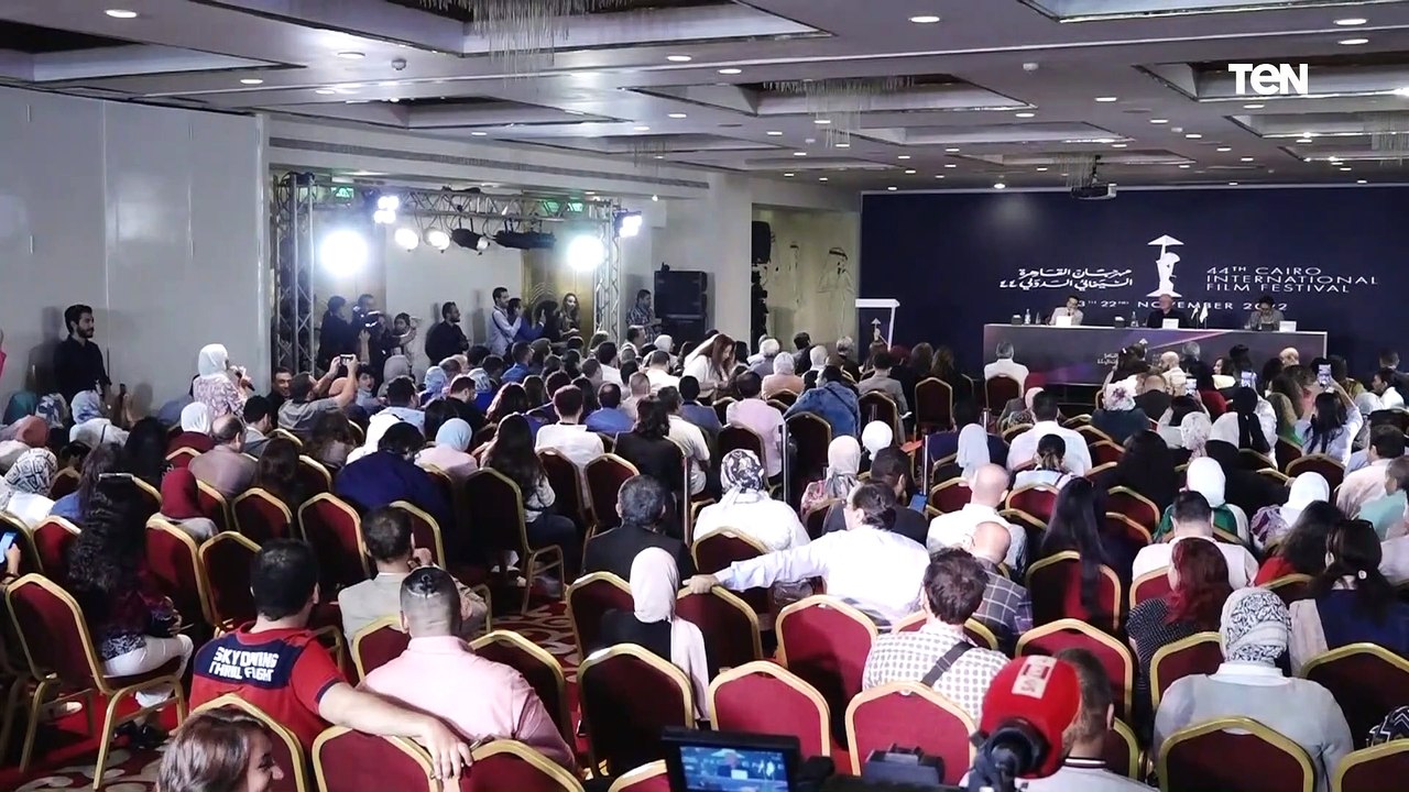 حسين فهمي عن زي الفنانين في مهرجان القاهرة: "ال...