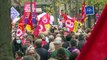 عشرات الآلاف يتظاهرون في فرنسا من أجل زيادة الأجور