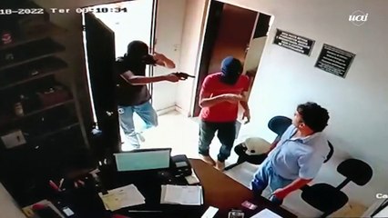 Câmeras de segurança registram assalto a empresário em Bom Despacho