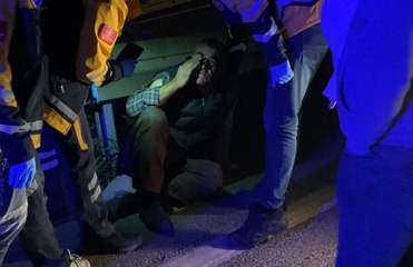 BURSA'DA OTOMOBİLLE YOLUNU KESTİKLERİ KAMYON SÜRÜCÜSÜNÜ DARBETTİLER