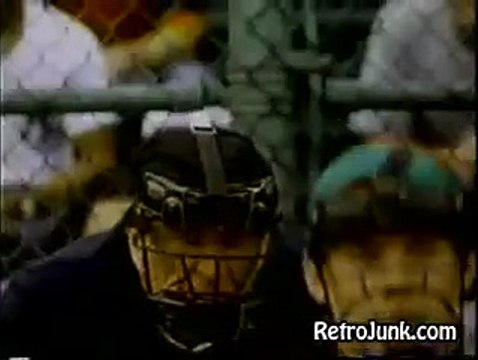 Un Visiteur Chez le Roi Arthur Bande-annonce (EN)