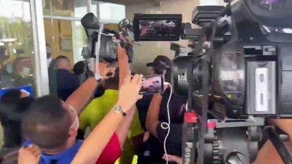 ด่วน!! จับแล้ว “ลุงศักดิ์” คาลานจอดรถทีวีช่องดัง คุมตัวสอบกองปราบฯ