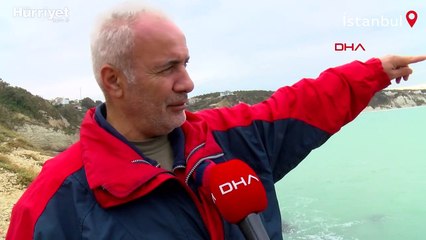 Arnavutköy'de dalgalara aldırış etmeden denizin ortasında balık tuttular