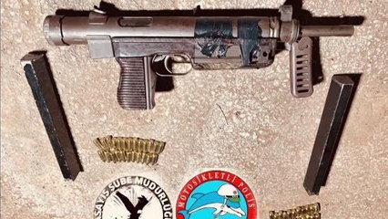 Son dakika haber | Polisten kaçmaya çalışan şüphelilerin otomobilinde ruhsatsız tabanca bulundu