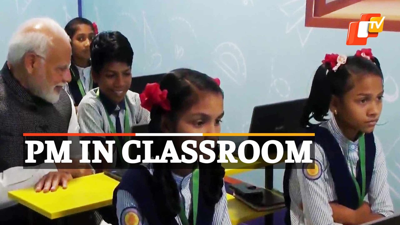 PM Modi With Children At Mission School of Excellence In Adalaj, Gandhinagar