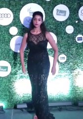 Anupriya Goenka looks amazing In Outfit Hottest Entry At Red Carpet.