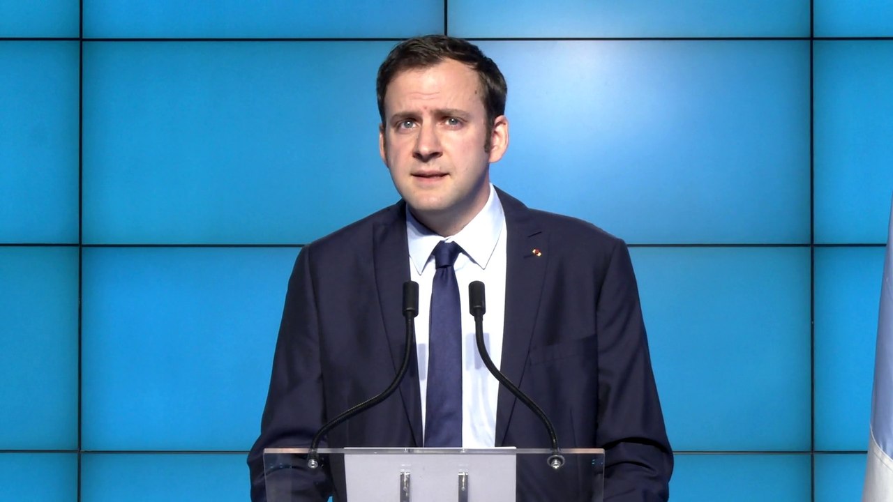 Un geste pour la retraite - Groland - CANAL+