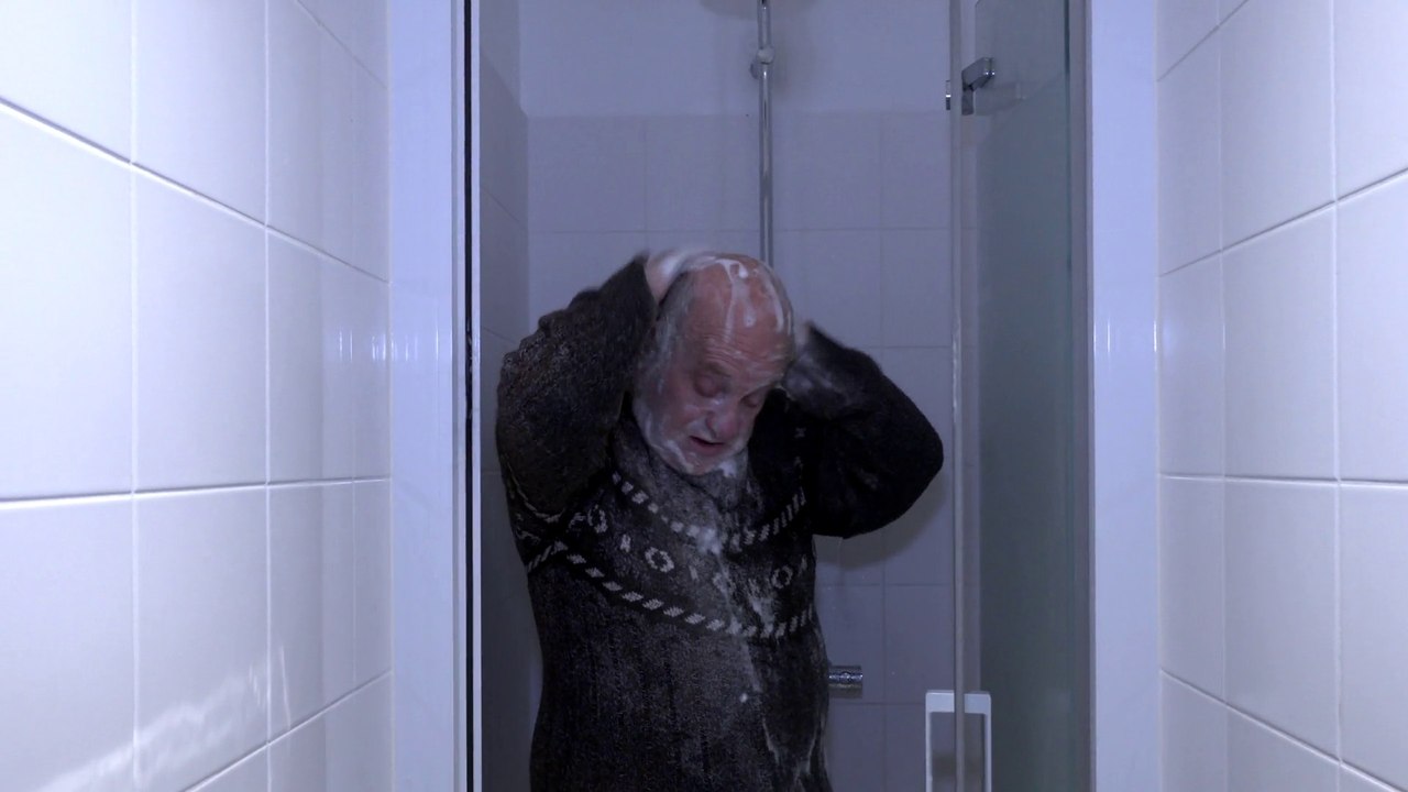 Douche froide - Groland - CANAL+