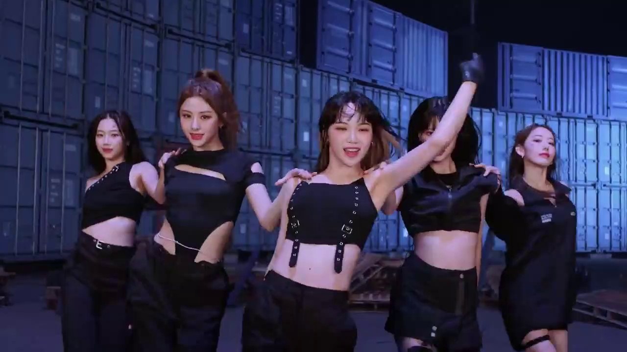 LE SSERAFIM (르세라핌) ‘ANTIFRAGILE’ Special Performance Video