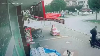 BALIKESİR - Yolcu minibüsü ile otomobil çarpıştı, 9 kişi yaralandı
