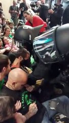 L’agressió de la BRIMO al candidat de la CUP Barcelona Santi González al congrés de l’especulació