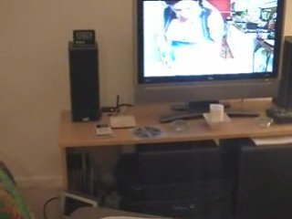 Je prends mon pied devant la télé