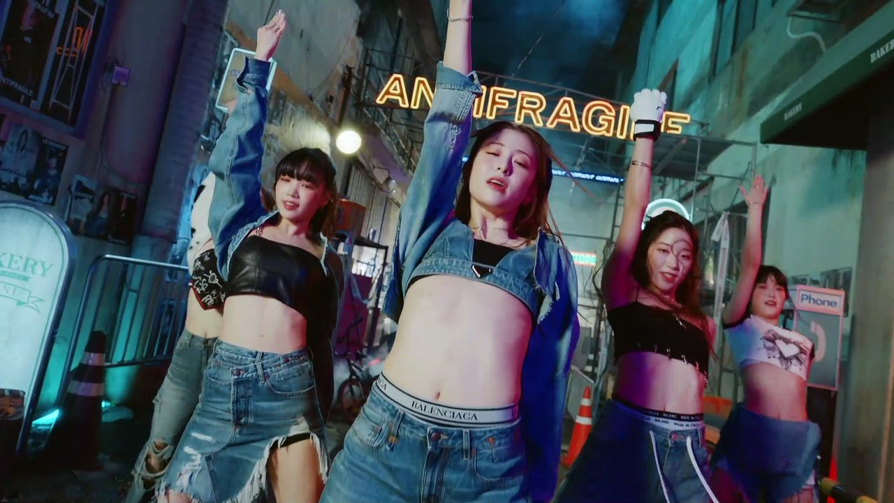 LE SSERAFIM (르세라핌) 'ANTIFRAGILE' OFFICIAL M/V