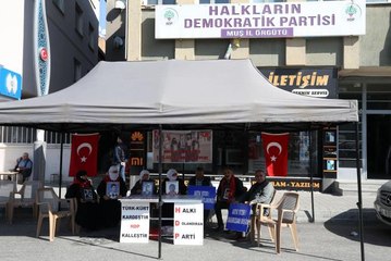 Muşlu aileler çocukları için HDP önündeki eylemlerini sürdürdü