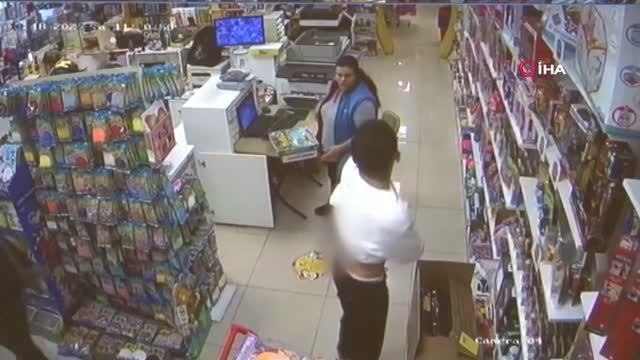 Can havliyle dükkana sığındı... Okul arkadaşını bıçakladı, kaçarken niye bakıyorsunuz diyerek 2 kişiyi daha bıçakladı