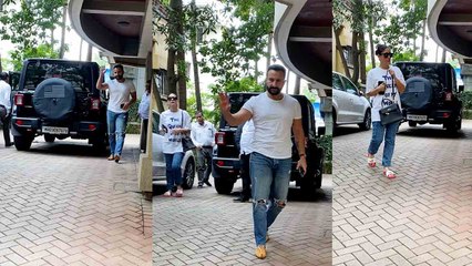 Kareena Kapoor-Saif Ali Khan अपनी नई Jeep Wrangler से आए घर, हारी-थकी Kareena ने नहीं किया Pose!