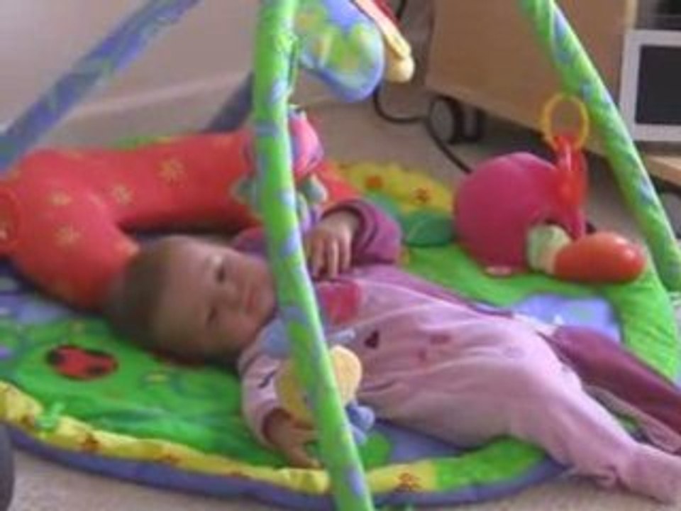 Je commence à aimer mon tapis d'éveil