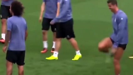 Video lucu cristiano ronaldo mengagetkan temannya