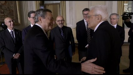 Скачать видео: Mattarella riceve Draghi e altri ministri al Quirinale