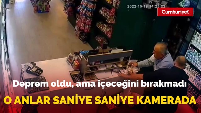 Depremde içeceğini bırakmayan vatandaş ilçede gündem oldu
