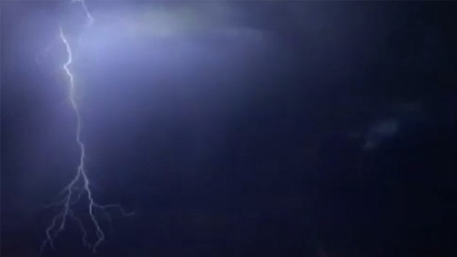 Osmaniye'de yıldırım düşme anı kameralara böyle yansıdı