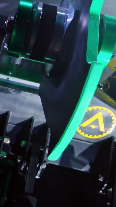 Hitting the shots  #battlebots #robotwars #robot #robotics #robots #battlebot #combatrobotics #combatrobots #engineering #robotcombat #itsrobotfightingtime #antweight #sawblaze #witchdoctor #whiplash #beetleweight #minotaur #robotfighting #meme #combatrob