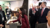 La Reina Letizia dice adiós a Alemania con un total look de cuero en color rojo