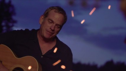 Garou - Autour du feu (Medley: L'été indien / Et si tu n'existais pas / Ça va pas changer le monde / Dans les yeux d'Émilie)