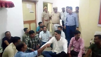 अधीक्षण अभियंता के अडिय़ल रवैये के खिलाफ धरने पर डिस्कॉम कर्मचारी