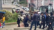 ZONGULDAK - Yıkım için yapılacak yolun binalarına zarar vereceğinden endişelenen mahalleliden oturma eylemi