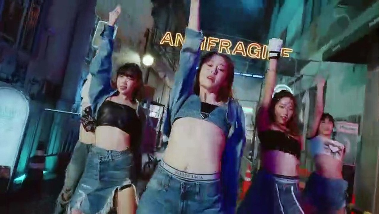 LE SSERAFIM (르세라핌) 'ANTIFRAGILE' OFFICIAL M_V