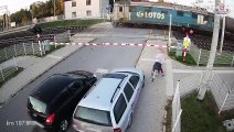 Pologne: Un automobiliste ne s'arrête pas au passage à niveau et percute un train
