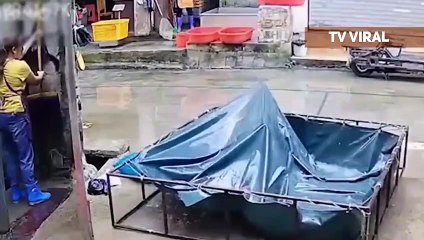 WEIRDEST_AND_INCREDIBLE_THINGS_CAUGHT_ON_VIDEO_CCTV_Camera(1080p60)