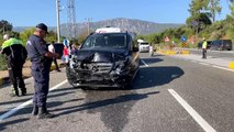 Otomobille minibüsün çarpışması sonucu 6 kişi yaralandı